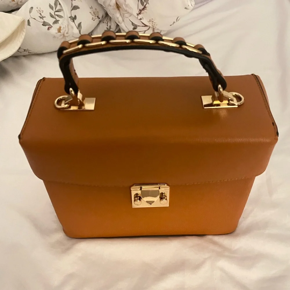 Box Purse - Picture 2 of 6